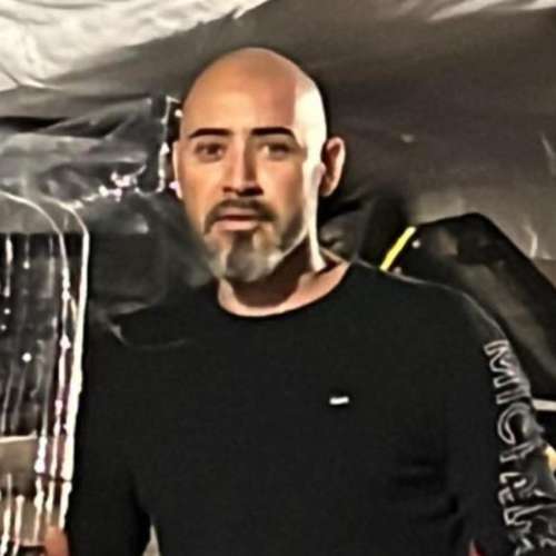 Rafael, Junkrobbers Chicago junk hauling crew leader”