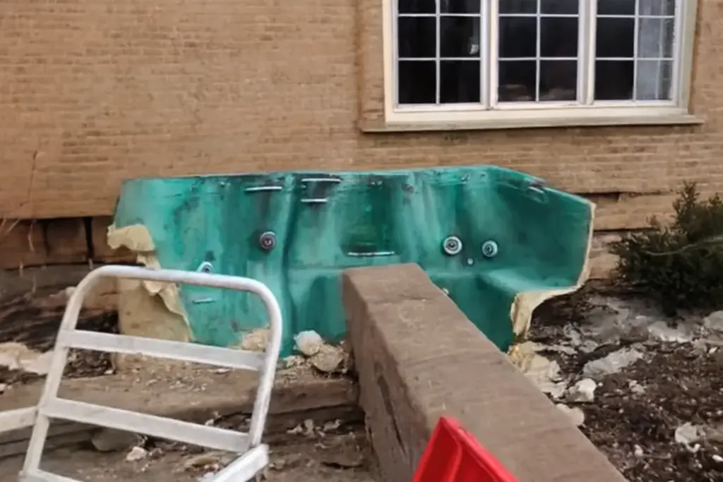 Chicago Expert Hot Tub Removal Services